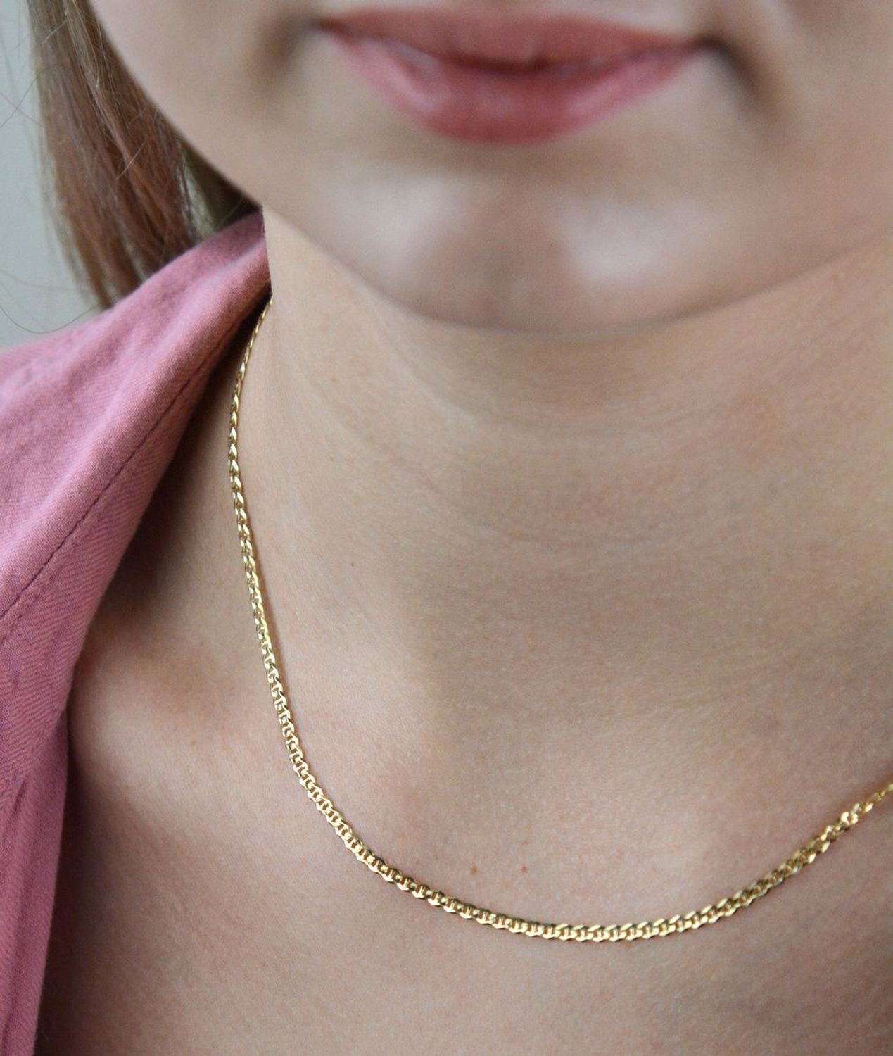 Złoty łańcuszek 333 pancerka 3,5 mm DIA-LAN-7824-375 2,2mm.  Łańcuszki to uniwersalne dodatki, które sprawdzają się na każdą okazję i dla kobiet w każdym wieku. Złoty łańcuszek jest uniwersalnym dodatkiem również dla mężczyz.jpg